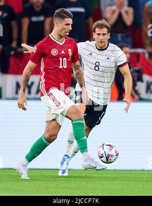 Dominik Szoboszlai, HUN 10 Wettstreit um den Ball, Tackling, Duell, Header, zweikampf, Aktion, Kampf gegen Leon Goretzka, DFB 8 im UEFA Nations League 2022 Spiel UNGARN - DEUTSCHLAND 1-1 in der Saison 2022/2023 am 11. Juni 2022 in Budapest, Ungarn. © Peter Schatz / Alamy Live News Stockfoto