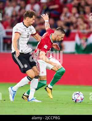 Leon Goretzka, DFB 8 Wettkampf um den Ball, Tackling, Duell, Header, zweikampf, Aktion, Kampf gegen Zsolt Nagy, HUN 18 im UEFA Nations League 2022 Spiel UNGARN - DEUTSCHLAND 1-1 in der Saison 2022/2023 am 11. Juni 2022 in Budapest, Ungarn. © Peter Schatz / Alamy Live News Stockfoto