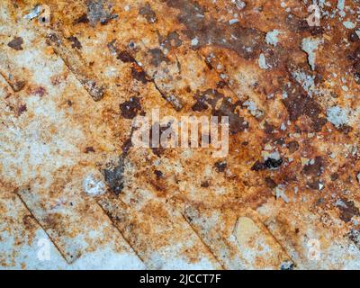 Textur einer Metallplatte, die im Laufe der Zeit oxidiert wurde. Stockfoto