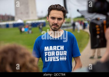 District Of Columbia, Usa. 11.. Juni 2022. David Hogg, Aktivist der Waffenkontrolle und Gründer von March for Our Lives. Am 11. Juni 2022 versammelten sich Tausende auf der National Mall, um strengere US-Waffengesetze zu erreichen? Während des zweiten Marsches für unsere Leben Rallye. Dies und über 400 lokale Kundgebungen in den USA sind inmitten einer stetigen Flut von Schießereien in den Vereinigten Staaten zu sehen. (Foto: Michael Nigro/Pacific Press) Quelle: Pacific Press Media Production Corp./Alamy Live News Stockfoto