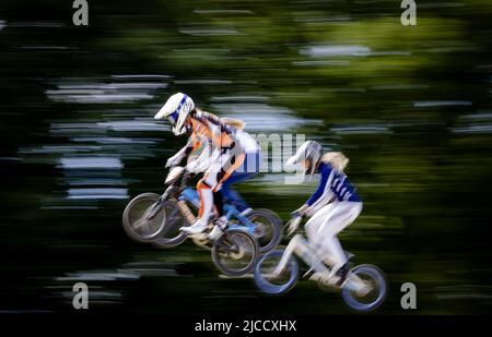 PAPENDAL - Laura Smulders (3) im Einsatz beim vierten BMX-Weltcup-Wettbewerb. ANP ROBIN VAN LONKHUIJSEN Stockfoto