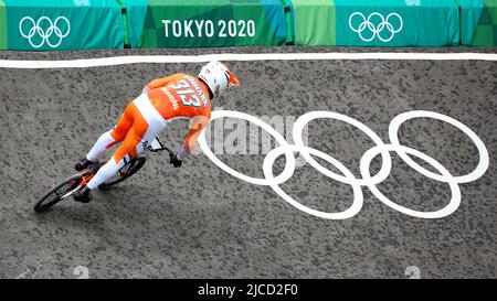30.. JULI 2021 - TOKIO, JAPAN: Niek Kimmann aus den Niederlanden während des Halbfinals von Cycling BMX Racing bei den Olympischen Spielen 2020 in Tokio in Aktion (Foto Stockfoto