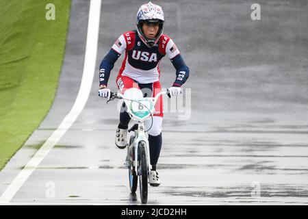 30.. JULI 2021 - TOKIO, JAPAN: Felicia Stancil aus den Vereinigten Staaten (6) im Einsatz während des Halbfinales Cycling BMX Racing bei den Olympischen Spielen 2020 in Tokio Stockfoto