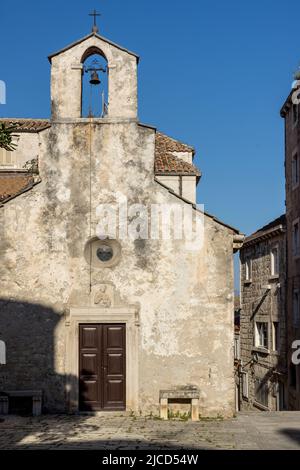 Kirche St. Peter in der Nähe des Hauptplatzes von Korcula, Kroatien Stockfoto