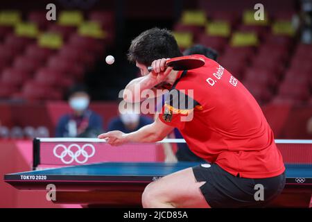 30.. JULI 2021 - TOKIO, JAPAN: Dimitrij Ovtcharov aus Deutschland ist beim Tischtennis-Männer-Einzel-Bronze-Medaillenspiel bei den Olympischen Spielen in Tokio 2020 im Dienst Stockfoto