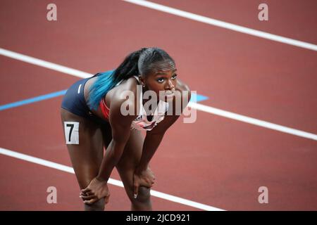 31.. JULI 2021 - TOKIO, JAPAN: Dina Asher-Smith reagiert auf den dritten Platz im Jahr 11,05 im Halbfinale 100m der Frauen 1 hinter Ajla del Ponte aus der Schweiz Stockfoto
