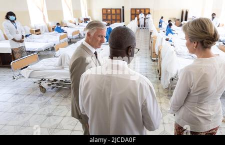 Königin Mathilde von Belgien, der Arzt der Demokratischen Republik Kongo, Denis Mukwege und König Philippe - Filip von Belgien, aufgenommen während eines Besuchs im Krankenhaus Panzi, Teil eines offiziellen Besuchs des belgischen Königspaares in der Demokratischen Republik Kongo, Sonntag, 12. Juni 2022, in Bukavu. Der belgische König und die belgische Königin werden vom 7.. Bis 13.. Juni Kinshasa, Lubumbashi und Bukavu besuchen. Foto von Olivier Polet/ABACAPRESS.COM Stockfoto