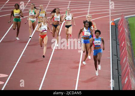 31.. JULI 2021 - TOKIO, JAPAN: Marileidy Paulino aus der Dominikanischen Republik gewinnt die Silbermedaille bei der 4x400-m-Staffel, die bei den Olympischen Spielen 2020 in Tokio gemischt wurde Stockfoto