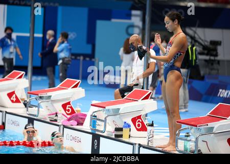31.. JULI 2021 - TOKIO, JAPAN: Torri Huske aus den Vereinigten Staaten erwärmt sich bei den Olympischen Spielen 2020 in Tokio (Foto: Mickael Chavet/RX) Stockfoto