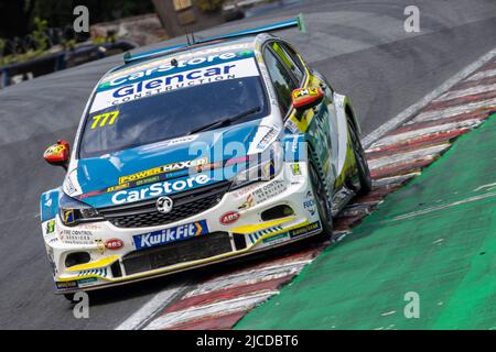 12.. Juni 2022; Oulton Park, Little Budworth, Kephire, England; Kwik Fit British Touring Car Championship, Oulton Park: Michael Crees in seinem CarStore Power Maxed Racing Vauxhall Astra Stockfoto