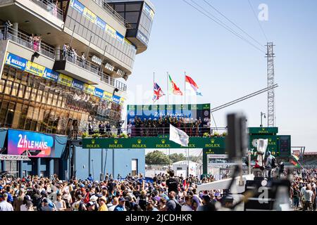 Le Mans, Frankreich. 12.. Juni 2022. Podium während der 2022 24 Stunden von Le Mans, 3. Runde der FIA-Langstrecken-Weltmeisterschaft 2022, auf dem Circuit de la Sarthe, vom 11. Bis 12. Juni 2022 in Le Mans, Frankreich - Foto Louis Legon / DPPI Stockfoto