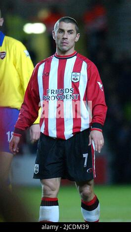 SAINTS V ARSENAL 29-12-03 KEVIN PHILLIPS PIC MIKE WALKER, 2003 Stockfoto