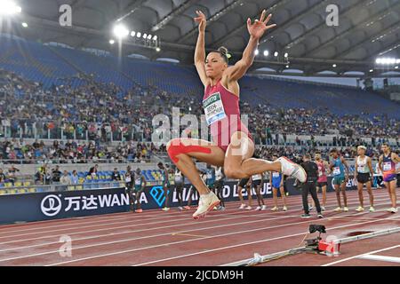 Maryna Bekh-Romanchuk (UKR) gewinnt den Weitsprung der Frauen 22-5 3/4 bei der 42. Goldenen Gala Pietro Menena bei einem Treffen der Wanda Diamond League im Olympiastadion am Freitag, den 11. Juni 2022 in Rom. (Jiro Mochizuki/Bild des Sports) Stockfoto