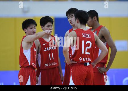 Doha, Katar. 12.. Juni 2022. Japanische Basketballspieler, die während des FIBA U16-Asienmeisterschaftsspiels 2022 zwischen Kuwait und Japan in der Al-Gharafa Sports Multi-Purpose Hall gesehen wurden. Endergebnis; Japan 98:33 Kuwait. (Foto von Luis Veniegra/SOPA Images/Sipa USA) Quelle: SIPA USA/Alamy Live News Stockfoto