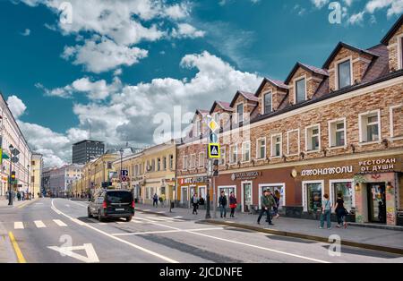 Alte Straße Maroseyka, ein Blick auf das Wohnhaus des Kaufmanns Gusjatnikov-profitables Haus Jerimejew, Ende 18. Jahrhundert, Wahrzeichen: Moskau, Rus Stockfoto