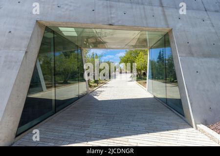 Jerusalem, Israel, 17. April 2022: Jerusalem Yad Vashem Denkmal für die Opfer des Holocaust-Genozids, das jüdischen Menschen gewidmet ist, die in Konzentrationslagern ermordet wurden, die gegen Nazis kämpften Stockfoto