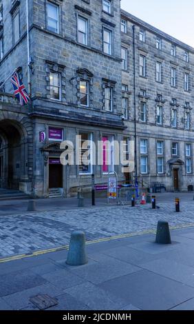 Ex Council Offices ist jetzt ein Travel Centre für Informationen über lokale Sehenswürdigkeiten, Edinburgh, Schottland, Großbritannien Stockfoto