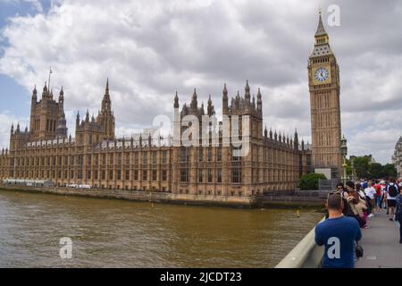 London, Großbritannien. 10.. Juni 2022. Houses of Parliament und Big Ben. Stockfoto