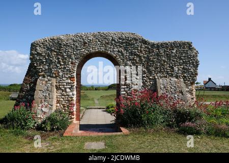 Hunstanton, Norfolk, Großbritannien. 12.. Juni 2022. UK Wetter: Heißer Tag in Hunstanton, Norfolk. St. Edmund's Chapel. Kredit: Matthew Chattle/Alamy Live Nachrichten Stockfoto