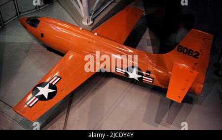 Der Bell X-1 'Glamorous Glennis', der von General Chuck Yeager geflogen wurde, um die Schallmauer zu durchbrechen, wird im Steven F. Udvar-Hazy Center in Virginia gesehen. Stockfoto