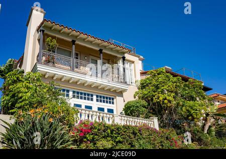 Sonniger Blick auf die Landschaft rund um die Venice Beach Kanäle in Los Angeles, Kalifornien Stockfoto