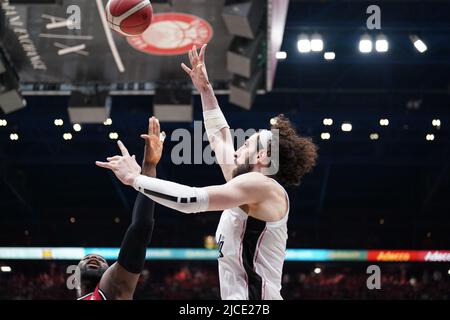 Mailand, Italien. 12.. Juni 2022. Tornike Shengelia (Virtus Segafredo Bologna) im Finale des Rennens 3 - AX Armani Exchange Milano vs Virtus Segafredo Bologna, Italienischer Basketball Eine Serie Championship in Mailand, Italien, Juni 12 2022 Credit: Independent Photo Agency/Alamy Live News Stockfoto