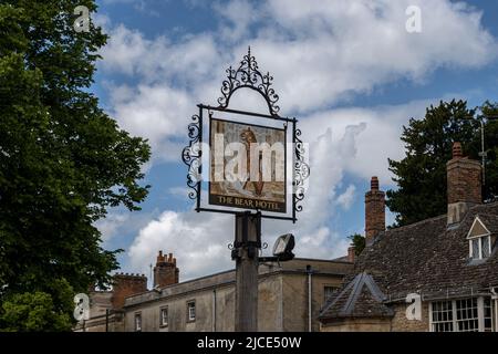 Schild für das Bear Hotel in der High Street, Woodstock, Oxfordshire, England Stockfoto