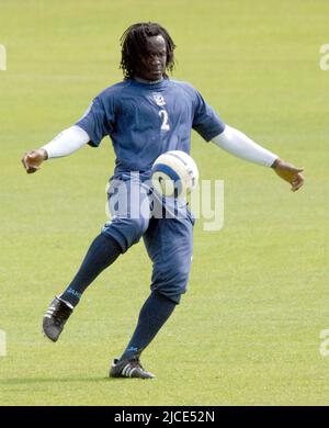 PORTSMOUTH TRAINING 27-04-06. LINVOY PRIMUS PIC MIKWE WALKER, 2006 Stockfoto