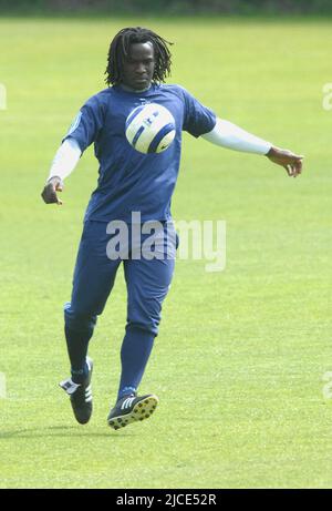 PORTSMOUTH TRAINING 27-04-06. LINVOY PRIMUS PIC MIKWE WALKER, 2006 Stockfoto