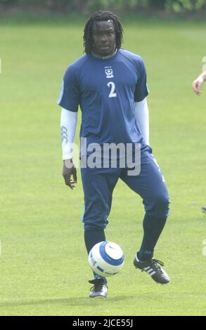 PORTSMOUTH TRAINING 27-04-06. LINVOY PRIMUS PIC MIKWE WALKER, 2006 Stockfoto