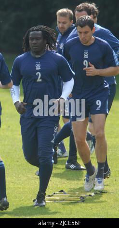 PORTSMOUTH TRAINING 27-04-06. LINVOY PRIMUS PIC MIKWE WALKER, 2006 Stockfoto