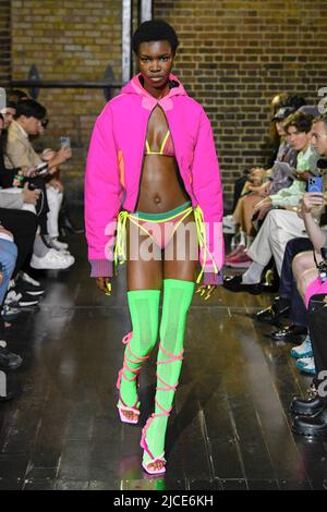 AGR SS23 Runway während der London Fashion Week am 2022. Juni - London, Großbritannien. 11/06/2022 Stockfoto