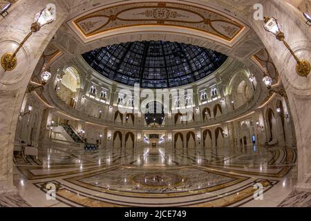 Wunderschöne luxuriöse Halle der Al Hazm Mall Stockfoto