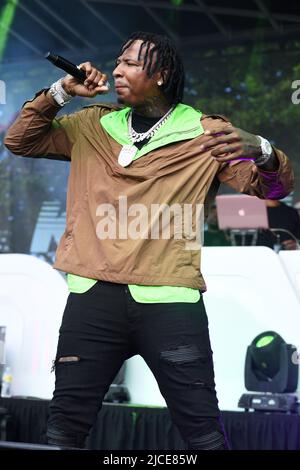 Pompano Beach FL, USA. 11.. Juni 2022. Moneybagg Yo tritt während des Kodak Black Day im Pompano Beach Park am 11. Juni 2022 in Pompano Beach, Florida, auf. Kredit: Mpi04/Media Punch/Alamy Live Nachrichten Stockfoto