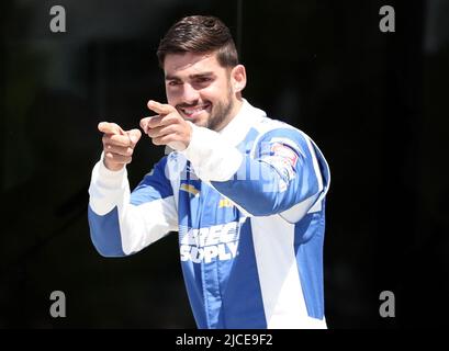Plymouth, Wisconsin, USA. 12.. Juni 2022. Rinus Veekay von Ed Carpenter Racing wird den Fans vor dem NTT IndyCar Series SONSIO Grand Prix bei Road America in Plymouth, Wisconsin, bekannt gegeben. Ricky Bassman/CSM/Alamy Live News Stockfoto