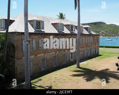 Blick auf das Copper and Lumber Store Historic Inn in Nelson's Dockyard am English Harbour in Antigua Stockfoto