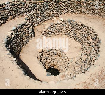 Cantalloc Aquädukt in Nazca oder Nazca Stadt, Spiral oder Kreis Aquädukte oder Brunnen, Peru, Inka Architektur und Kultur Stockfoto