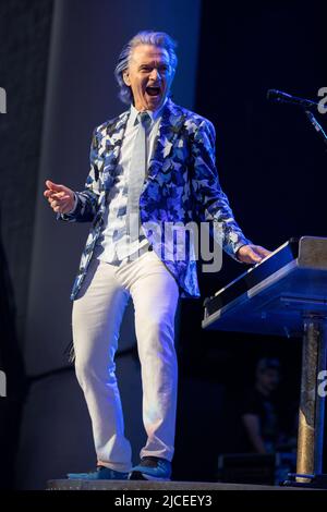 10. Juni 2022, Indianapolis, Indiana, USA: Lawrence Gowan von Styx tritt am 10. Juni 2022 im Ruoff Music Center in Indianapolis, Indiana, auf. (Bild: © Lora Olive/ZUMA Press Wire) Stockfoto