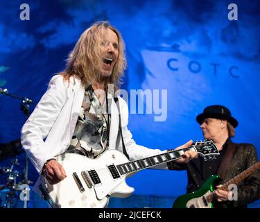 10. Juni 2022, Indianapolis, Indiana, USA: Tommy Shaw von Styx tritt am 10. Juni 2022 im Ruoff Music Center in Indianapolis, Indiana, auf. (Bild: © Lora Olive/ZUMA Press Wire) Stockfoto