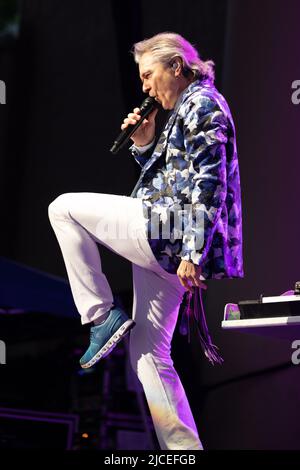 10. Juni 2022, Indianapolis, Indiana, USA: Lawrence Gowan von Styx tritt am 10. Juni 2022 im Ruoff Music Center in Indianapolis, Indiana, auf. (Bild: © Lora Olive/ZUMA Press Wire) Stockfoto