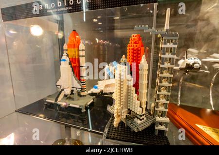 Los Angeles, JAN 29 2015 - Nano-Block-Spielzeug Space Shuttle Endeavour disaply im California Science Center Stockfoto