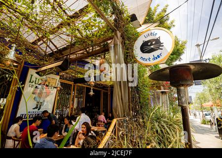 Los Angeles, MAI 30 2015 - Außenansicht des Little Next Door Restaurants Stockfoto