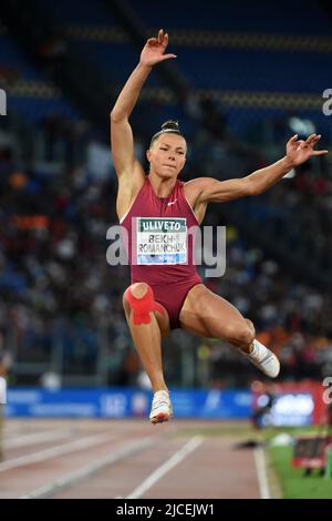 Maryna Bekh-Romanchuk (UKR) gewinnt den Weitsprung der Frauen mit 22-5 3/4 (6,85 m) während der 42. Goldenen Gala Pietro Menena in einem Wanda Diamond League-Treffen Stockfoto