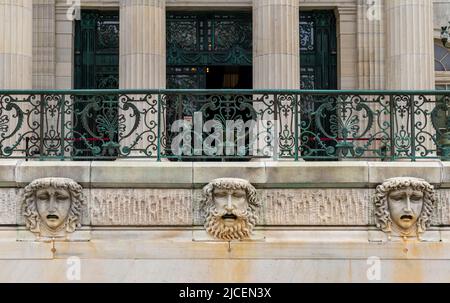 Newport, Rhode Island - 27. Mai 2022: Architektonische Details des historischen Marmorhauses in Newport Rhode Island. Stockfoto