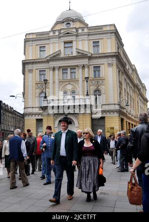 Juni 6. 2013. Weltkrieg zwei Veteranen treffen sich zu einer Zeremonie am Denkmal der Ewigen Flamme in Sarajevo, Bosnien und Herzegowina. Stockfoto