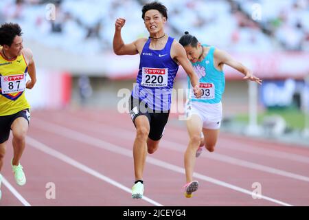 Osaka, Japan. 12.. Juni 2022. Koki Ueyama Athletics : das Japan Track & Field National Championships der Männer 106. im Yanmar Stadium Nagai in Osaka, Japan, das Finale 200m. Quelle: Naoki Nishimura/AFLO SPORT/Alamy Live News Stockfoto