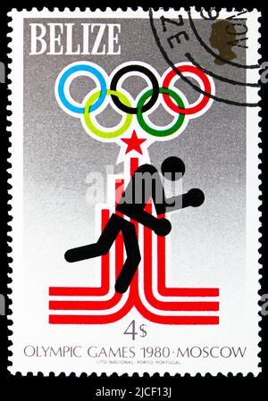 MOSKAU, RUSSLAND - 12. JUNI 2022: Briefmarke gedruckt in Belize zeigt Boxen, Olympische Sommerspiele 1980 - Moskau Serie, um 1979 Stockfoto