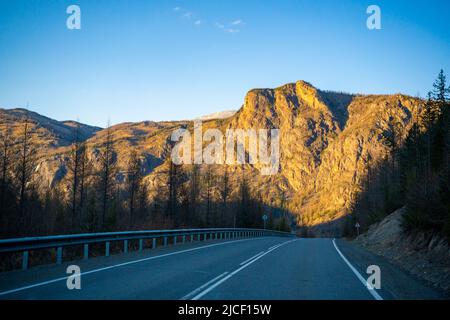Chuysky Trakt ist Bergstraße mit schöner Aussicht in Altai, Russland Stockfoto