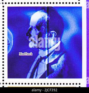 MOSKAU, RUSSLAND - 12. JUNI 2022: Die auf Komoren gedruckte Briefmarke zeigt Max Planck, Famous Discoveries Serie, um 2009 Stockfoto