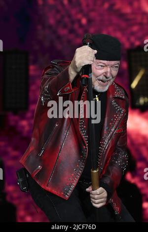 Roma, Italien. 12.. Juni 2022. Vasco Rossi während des Konzerts, Vasco Live, im Circo Massimo, 12.. Juni 2022, Rom, Italien. Kredit: Unabhängige Fotoagentur/Alamy Live Nachrichten Stockfoto